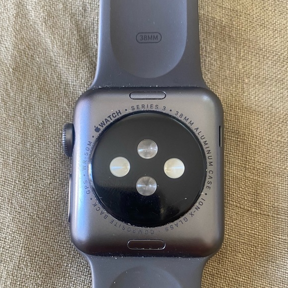 Apple Watch Series 3 - 38 MM - Picture 2 of 3